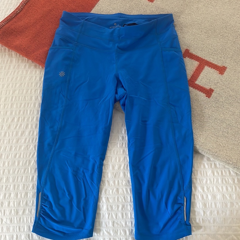 ATHLETA Crops with pockets - only worn twice Small S